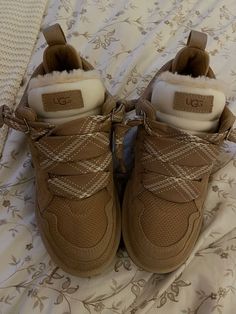 Christmas And Birthday Wishlist, Lowmel Sneakers Uggs, Winter Shoe Inspo Aesthetic, Uggs Trainers, Uggs Sneakers Outfit, Shoes 2025 Trends, Lowmel Sneaker Outfit, Ugg Sneakers Outfit, Ugh Sneakers