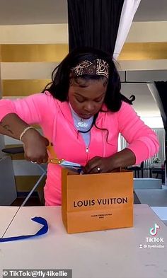 Brilliant DIY videos show how to make a Louis Vuitton tote bag for just $45 Shopping Bags Diy, Louise Vuitton