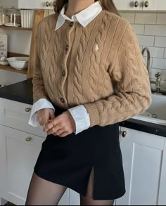 Old Money Desk Aesthetic, Light Academia Outfit, Spring Teacher Outfits, Money Outfit, Mode Tips, Mode Hippie, Stockholm Style, Ralph Lauren Outfits, 가을 패션