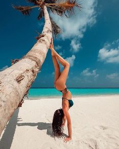 Seychelles Picture Ideas, جزر المالديف, Beach Vacation Pictures, Beach Poses By Yourself, Solo Photo, Pose Fotografi, Shotting Photo, Beach Pictures Poses, Beach Photography Poses