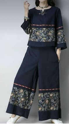 Wide Legged Pants, Autumn Soft, Batik Fashion, Everyday Fashion Outfits, Batik Dress, Stylish Dress Book, Fashion Attire, Designs For Dresses, Stylish Dress Designs