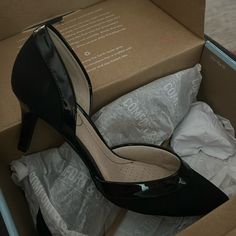 New In Box Black Low Heels Black Closed Toe Heels, Black Heels Low, Closed Toe Heels, Women Life, Pretty Shoes, Low Heels, Black Shoes, Heels, Women Shopping