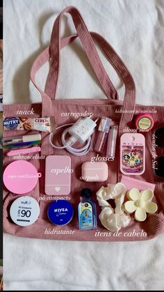 What's In My Purse, School Bag Essentials, Backpack Essentials, Inside My Bag, Backpack Organization, Purse Essentials, Handbag Essentials, What In My Bag, Pink Girly Things