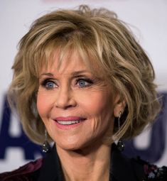 Actress Jane Fonda arrives at ACLU SoCal's Annual Bill of Rights Dinner at the Beverly Wilshire Four Seasons Hotel on December 3, 2017 in Beverly Hills, California. Haircuts For Medium Length Hair, Things To Try, Square Face Hairstyles, Womens Hair, Medium Bob Hairstyles, Funny Women, Hair Color Auburn, Hair Do