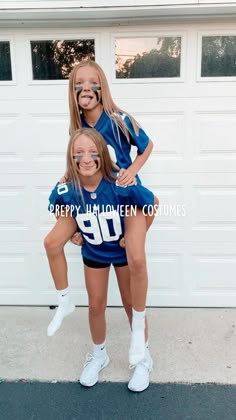 Halloween costumes 👻🎃 Fun Halloween Outfits, Preppy Halloween, Spirit Week Outfits, Classy Halloween Costumes, Matching Halloween Costumes, Clever Halloween