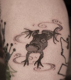 a tattoo on the leg of a person with an animal design on it's thigh