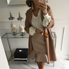 British Autumn Collection 🍁Mint Label #ootd #skirt #style #stylish #fashion #look #instamood #instagram #moda #me Coat Skirt, Corporate Fashion, Office Outfit, Autumn Collection, Modest Wear, Skirt Style, Skirt White, Autumn Outfit, Outfit Goals