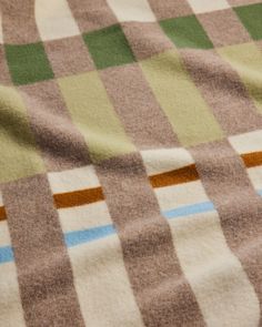 an image of a checkered blanket that looks like it is made out of wool