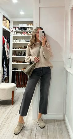 Cole Haan Women Shoes Outfits, Mule Outfits Women, Mule Outfits, Outfit Ideas Cardigans, Madewell Wide Leg Jeans, Mule Shoes Outfit, Madewell Outfits, Mom Outfits Fall, Boho Winter Outfits