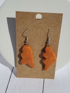 You'll feel like a kid again with these Dino chicken nuggets! You just need the ketchup! Dino Nugget Earrings, Cute Funny Earrings, Weird Earrings Aesthetic, Dino Nuggies, Dino Chicken Nuggets, Dino Nuggets, Dino Earrings