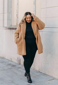 Plus Size Coatigan Outfit, New York City Outfits Winter Plus Size, Fall Cardigan Outfits Plus Size, Plus Winter Outfits 2022, Winter Outfits Dressy Plus Size, Plus Size All Black Outfit Winter, Plus Size Teddy Coat Outfit, Dressy Plus Size Outfits Fall, Curvey Fashion Outfits Winter