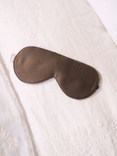 So soft, this adjustable silk eye mask blocks out the light to protect eyes and help you sleep.