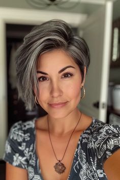 Stunning Salt and Pepper Hair Inspo for Women of All Ages - Flo's Blog Dark And Silver Hair, Layered Grey Hair, Short Hair Updo Easy, Hair Color Grey, Blended Hair, Wood Top Table