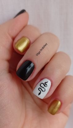 Black&gold Black And Gold Nail Designs, Taylor Nails, Gold Nail Designs, Black Nail Art, Gold Nail, Cute Nail, Black Nail, Cute Nail Designs, Gold Nails