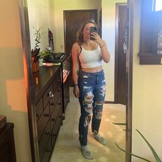 Size 10- Brand New Never Woken Only Tried On. No Stains. Very Flattering Just Doesn’t Fit Right For Me Posted On Multiple Sites Rip Mom, Ripped Mom Jeans, Jeans American Eagle, American Eagle Jeans, Jeans Color, American Eagle Outfitters Jeans, Colored Jeans, American Eagle Outfitters, Mom Jeans