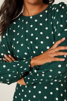 This green polka dot midi dress is the perfect choice for a night out. The playful polka dot pattern adds a touch of fun to the classic midi length, while the flattering cut hugs your curves in all the right places. The dress is made from high-quality materials, ensuring both comfort and durability. Pair it with your favorite heels and statement jewelry for a chic and stylish look that will turn heads all night long. Polka Dot Midi Dress, Occasion Dresses Wedding Guest, Petite Jumpsuit, Dresses Green, Petite Coat, Green Polka Dot, Tall Clothing, Tshirt Skirt, Petite Tops