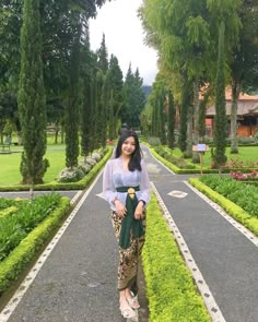 Tema Yearbook, Brukat Modern, Elegant Ootd, Kebaya Brukat