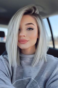 Make Up Looks For Platinum Hair, Blonde Lob With Shadow Root, Platinum With Shadow Root Short Hair, Bleach Blonde Bob Dark Roots, Ash Bob Hair, Platinum Blonde Highlights Medium Length, Blond With Root Shadow, Bob Platinum Blonde Hair, Shadowed Root Blonde