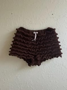 ~ 🤎chocolate strawberry crochet shorts 💕~  *made to order! These are completely handmade brown colored ruffle/bloomer crochet shorts with a light pink bow. Made to your size and measurements, the yarn is stretchy for the perfect fit! They come with elastic at the waistband so they're nice and snug :)  *If you want a personalized one with different colors, want to list your specific measurements (waist + hips) etc... list them in the personalization box!* (pricing does not change for customs :) ~ comes with washing instructions ~ Pink And Brown Crochet, Strawberry Crochet, Light Pink Bow, Rave Fit, Crochet Hoodie, Ruffle Bloomers, Crochet Ruffle, Crochet Short, Brooklyn 99