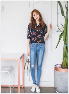 Simple Fashion Outfits, Korean Fashion Outfits, Ulzzang Fashion, Asian Outfits, Korea Fashion, Chiffon Blouse, Fashion Items