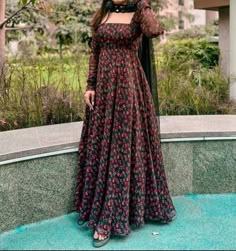 Birthday Outfit Ideas Traditional, Trendy Frocks For Women Cotton, Indian Long Dress Simple, Shalwar Frock Designs, Gown Kurti Dresses, Frocks For Women Floral Prints, Desi Frock Designs, New Kurthis Models, Crepe Silk Kurti Designs