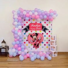 the balloon arch is decorated with minnie mouse balloons