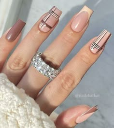 Brown Nails For Fall, Otoño Nails, Burberry Nails, Plaid Nail Designs, Plaid Nail Art, Nails For Fall, Brown Nails Design, Fall Designs