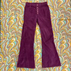 Vintage 70's purple corduroy bellbottoms "live ins" brand Excellent condition, Some areas of faded coloring feels like cotton buttons up front  4 pockets belt loops MEASUREMENTS LYING FLAT: Waist:13.5" Hips:16" Rise:10" Inseam:32" 70s Pants, Outfits 70s, Seventies Fashion, Fall Pants, Purple Pants, Purple Outfits, Hippie Outfits, Mid Rise Jeans