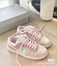 First Day Of Spring Outfit, Pastel Nikes, Pink Aesthetic Shoes, Cute Dunks, Aesthetic Shoes Sneakers, Nike Pink Shoes, Cool Womens Sneakers, Sneakers Cute, Woman Sneakers