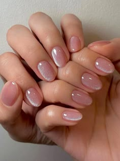 Velvet Nails, Nude Nail Designs, Nails Trends, Round Nails, Red Nail, Cat Eye Nails