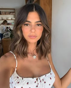 Lived In Short Hair, Short Brunette Hair With Dimension, Medium Length Hair Brown With Highlights, Brown Hair Inspo Layers, Color One Length Hair, Hair Inspired Medium Length, Hair Inspo Brunette Short, Chopped Brown Hair, Shoulder Length Burnett Hair