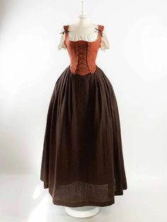 ISOLDE, Renaissance Costume in Rust Orange & Chocolate Linen - Atelier Serraspina - Costume renaissance en Lin Terre de Sienne et Chocolat 1500s Peasant Dress, 1500s Fashion Peasant, Clockpunk Aesthetic, Clothing Practice, Peasant Costume, Renn Faire, Milkmaid Dress, Viking Reenactment, Orange Chocolate