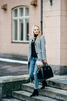 Light Grey Coat Outfit Winter, Long Grey Wool Coat Outfit, Grey Peacoat Outfit, Wool Coat Outfits, Wool Sweater Outfit, Paris Spring Outfit