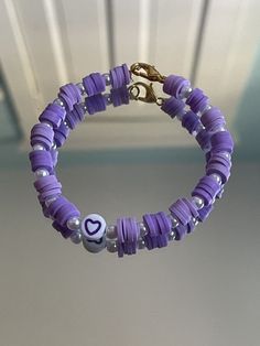 Beads Bracelet Design Purple, Beaded Purple Bracelets, Purple Clay Beads Bracelet, Pink And Purple Clay Bead Bracelet, Idea For Bracelet, Clay Bead Bracelet Ideas With Pearls, Clay Bead Bracelet Ideas Valentines, Purple Clay Bead Bracelet Ideas, Clay Beaded Bracelets Ideas