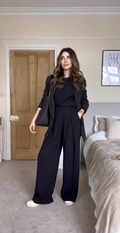 Casual Neutral Outfits, Stylish Business Outfits, Wide Leg Outfit, Black Blazer Outfit, Outfit Elegantes, Effortlessly Chic Outfits, Elegante Casual, Looks Black, Classy Work Outfits