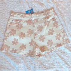 Verge Girl / Brg Grl Nwt High Waisted Jean Shorts Cream And Blush Pink Flower Design Size Au 12 Matching Sweat Set, Pink Flower Design, Matching Sweats, Flower Jeans, Vrg Grl, High Waisted Jean, Verge Girl, High Waisted Jean Shorts, Cuffed Shorts