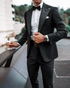 Best Groom Suits, White Tuxedo Wedding, Designer Tuxedo, Business Attire For Men, Black And White Wedding Theme, Wedding Dress Suit, Dark Blue Suit, Boots Outfit Men, Groom Wedding Attire