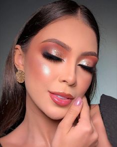 Basic Makeup Items, Makeup Studio Decor, Eye Makeup Images, Makeup Images, Power Of Makeup, Eye Makeup Pictures, Basic Makeup, Makeup Eye Looks, Makeup Items