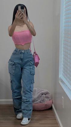 Pink Cargo Outfit, Cargo Jeans Outfit Women, Cargo Jeans Outfit, Looks Hip Hop, Outfit Mujer, Looks Party, Jeans Cargo, Looks Chic