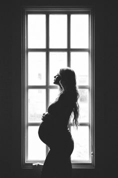 Maternity shoot inspiration - Vertical silhouette in front of a big, tall window. Black and white Maternity Photography Poses Pregnancy Pics, Maternity Studio, Amber Fillerup Clark, Maternity Photoshoot Poses, Barefoot Blonde, Amber Fillerup, Maternity Photography Poses, Foto Baby