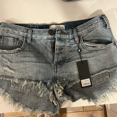 Never Worn Jean Shorts One Teaspoon, Chic Shorts With Frayed Hem, Chic Short Bottoms With Frayed Hem, Fit Board, Teaspoon Shorts, One Teaspoon Shorts, Fit Board Workouts, School Fits, Cute Jeans