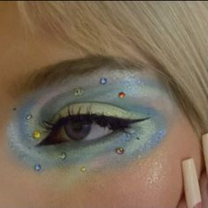 Cute Alien Makeup, Moon Palette, Funky Makeup, Swag Makeup, Cool Makeup Looks, Ethereal Makeup, Unique Makeup, Dope Makeup, Creative Eye Makeup