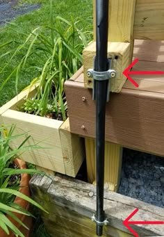 an image of a wooden bench with two metal brackets on it's back end