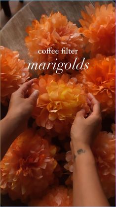 Diy Marigold Garland, Diy Coffee Filter, Coffee Filter Flowers Diy, Dia De Los Muertos Decorations Ideas, Splatter Guard, Coffee Filter Flowers, Dekor Diy, Paper Scraps, Marigold Flower