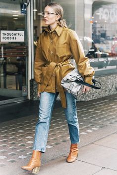 Brown Boots Outfit, Shacket Outfit, Boots Outfit Ankle, Jeans Outfit Fall, Fall Jeans, Outfit Jeans, Autumn Outfits, Christopher Kane