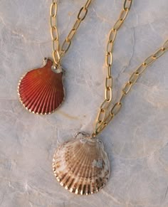 This 24k gold plated Scallop Shell Chain is sure to elevate your beachy attire. If you want a necklace that is both trendy and a conversation starter, this is the one! 100% Tarnish free (just rinse with freshwater after the beach!) and ready for all of your mermaid activities! 18 inches Shell Jewelry Ideas, Beachy Jewlery, Mermaid Activities, Shell Projects, Beachy Jewelry, Necklace Ideas, Seashell Jewelry, Scallop Shell, Seashell Necklace