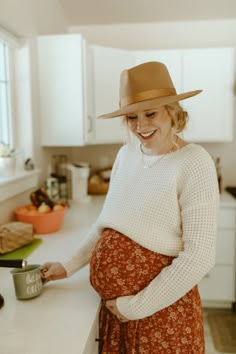 Pregnant In The Fall, Hippie Maternity Outfits, Pregananant Outfits, Boho Maternity Outfits, In Home Maternity Session, Home Maternity Session, Maternity Photography Outfits, Maternity Posing, Fall Maternity Outfits