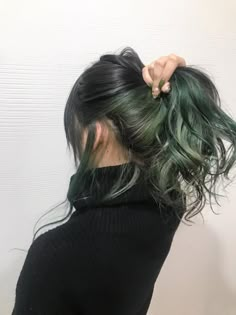 Cool Hair Color Ideas For Brunettes, Hair Color Ideas Green, Blonde Green Hair, Black And Colored Hair, Green Blonde Hair, Green Hair Dye Ideas, Hair Dye Green, Black Green Hair, Green Hair Aesthetic