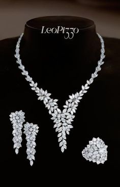 From the Leo Pizzo collection, a stunning floral inspired parure crafted in white gold and diamonds. High Jewellery, Solitaire Pendant Necklace, Diamond Necklaces, Fine Jewels, Gorgeous Jewelry, Diamond Pendant Necklace, Jewellery Designs, Gorgeous Necklaces, Exquisite Jewelry