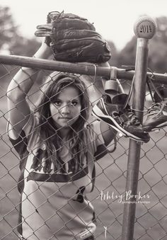 Softball Pictures Ideas, Softball Picture Ideas, Softball Photoshoot Ideas, Softball Photoshoot, Graduation Themes, Softball Picture